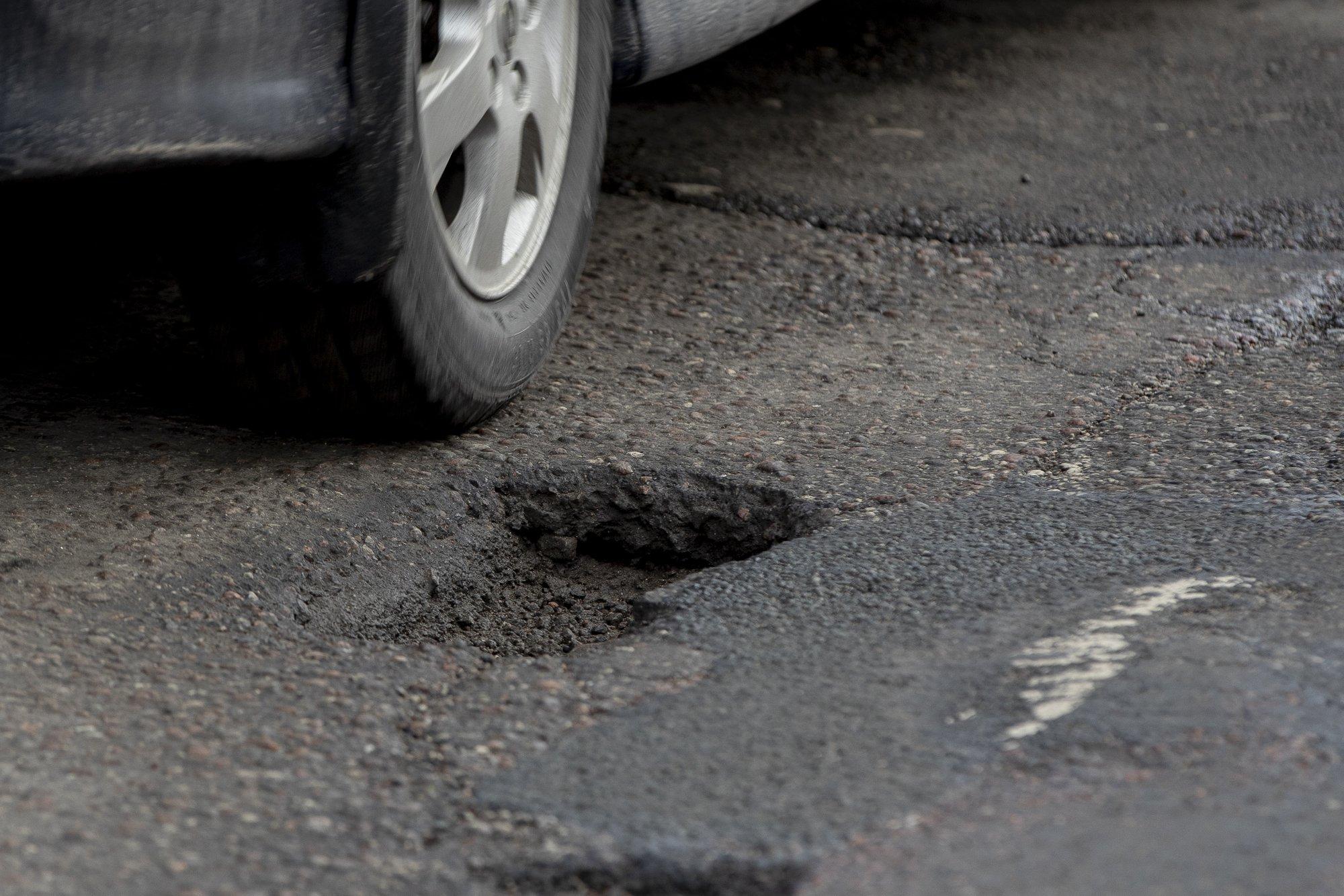 Talvega tekib teedele rohkelt löökauke. Teehoolduse alarahastus kasvatab igal aastal kahjusid