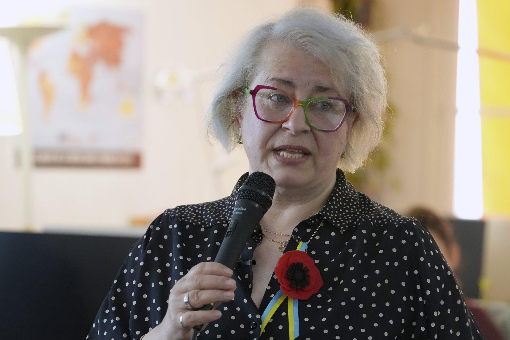 Armee kohta valede levitamises süüdistatav Vene filmikriitik põgenes koduarestist Prantsusmaale