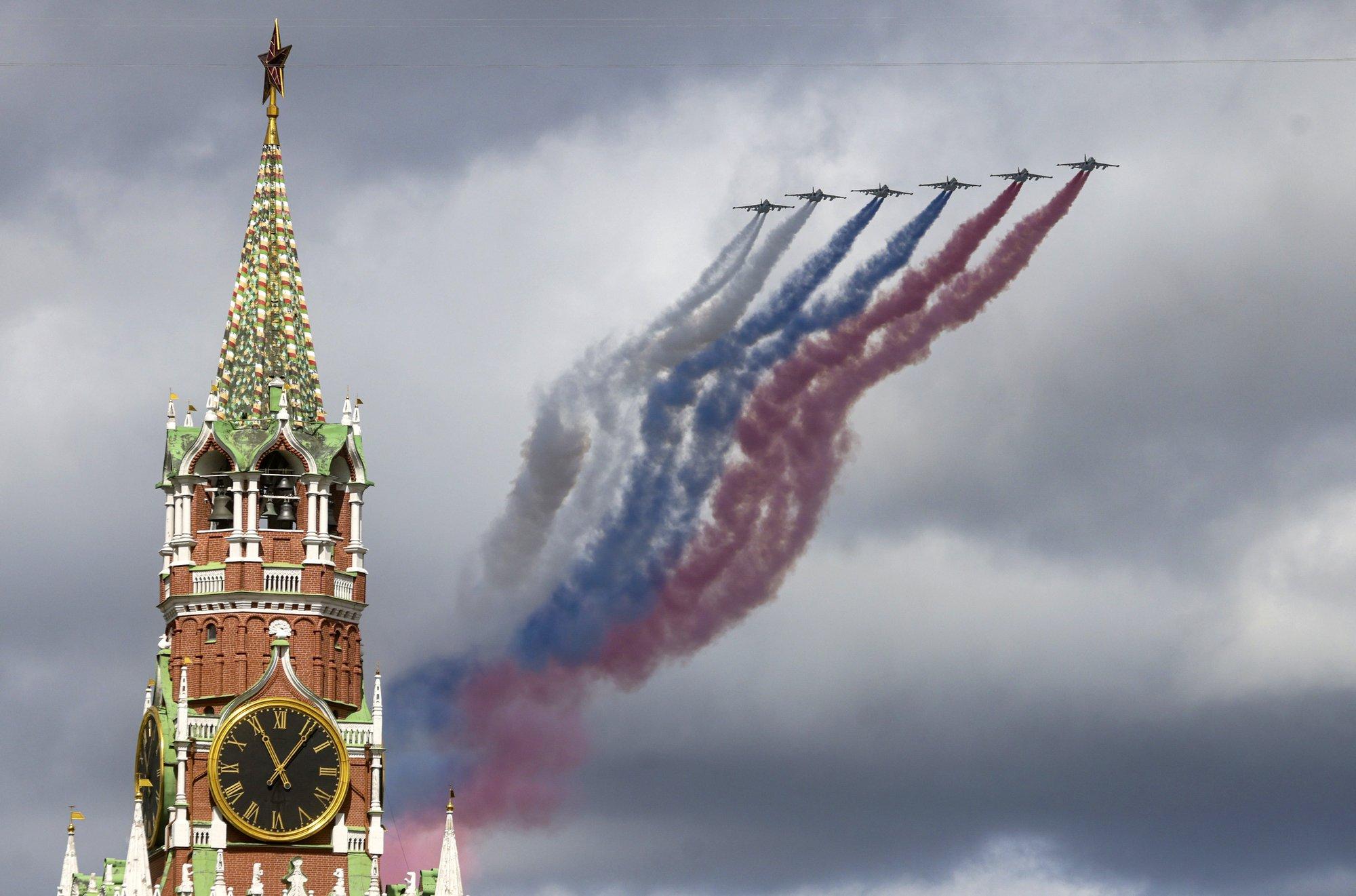 SÕJARAPORT | Teet Kalmus: paraadi eel tõstab Venemaal pead droonipaanika