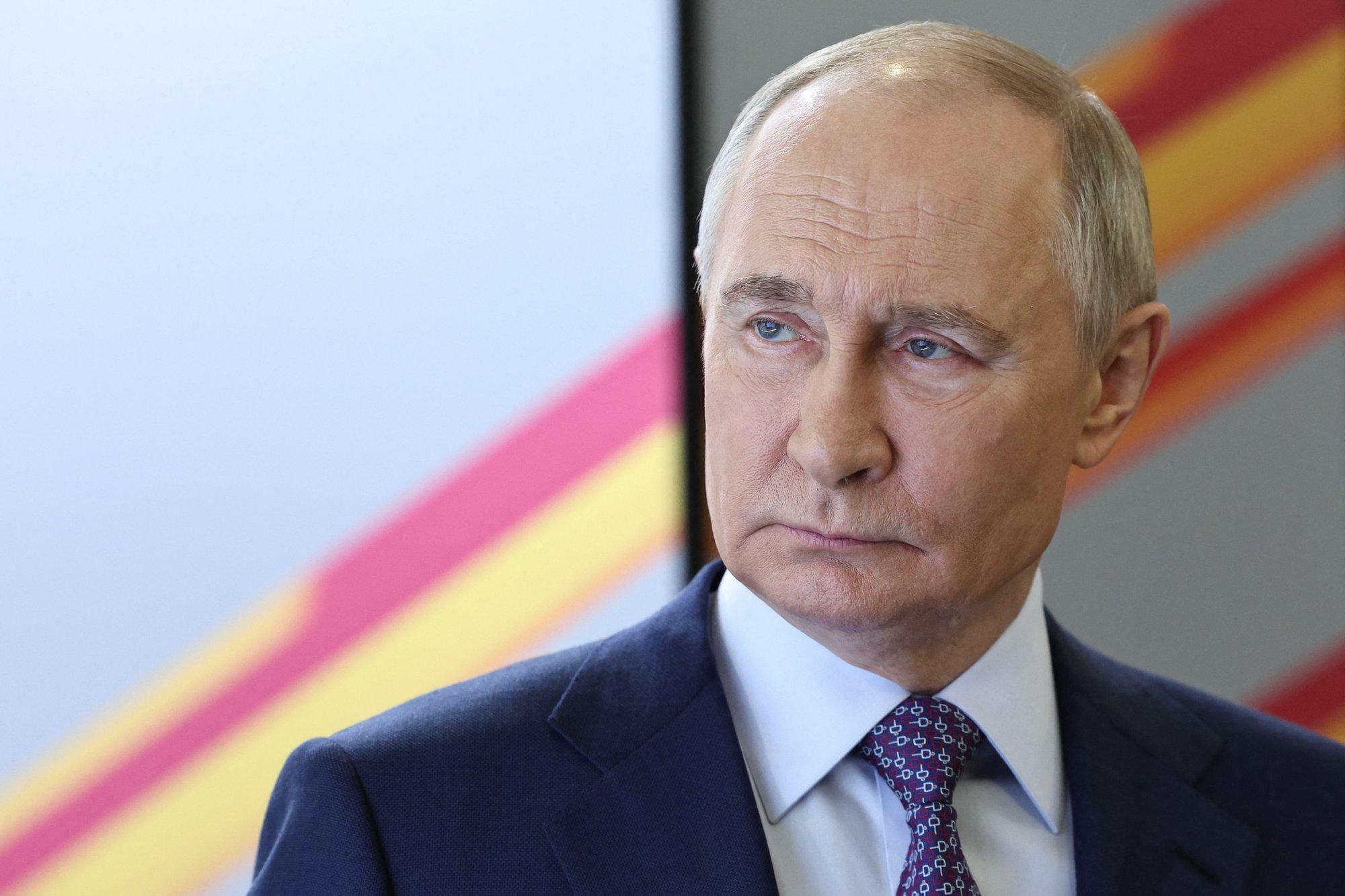 KATKEND RAAMATUST | „Peame hakkama tõmbama silmaga kuradi nähtavaid piire, mida see Kremli prussakas ei ületa“