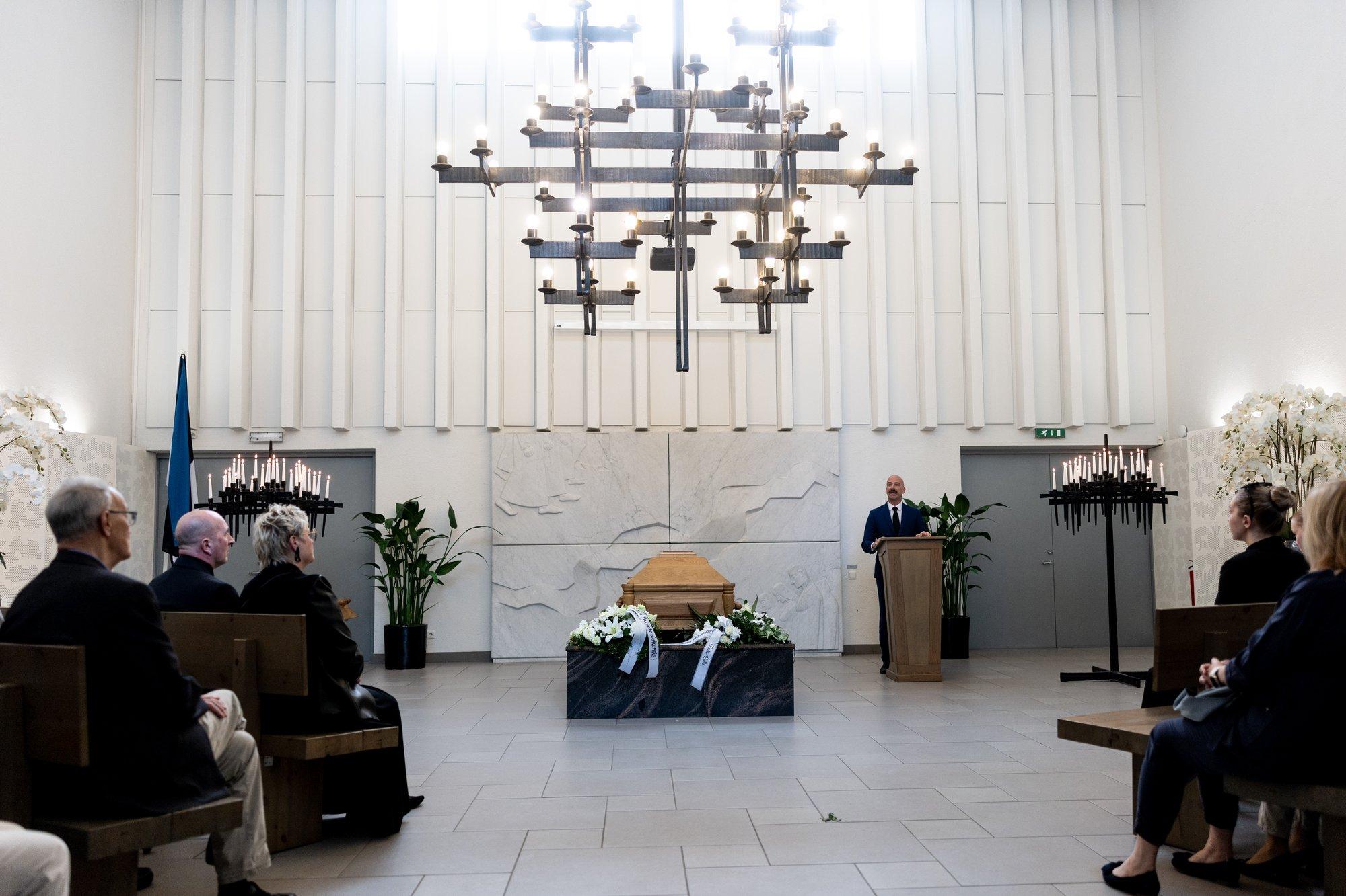 DELFI FOTOD | Raadiolegend Erik Lillo sängitati mulda