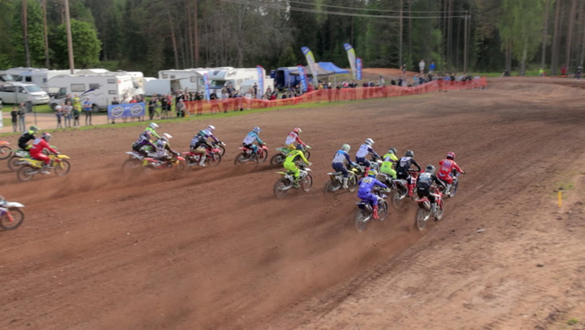 FOTOD JA VIDEO | Balti motokrossiässad andsid Karksi-Nuias pedaalile kuuma