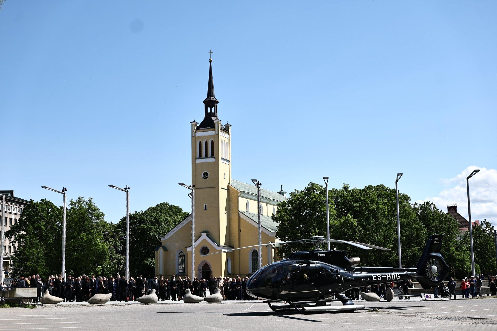 VIDEO | Oleg Sõnajala viimne lend. Ettevõtja sark startis kopteriga Saaremaale sängitamisele