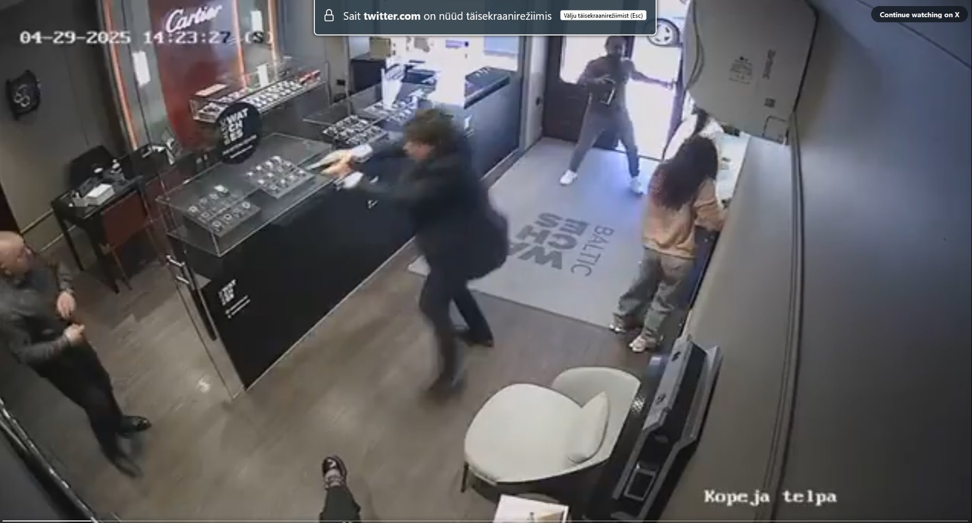 VIDEO | Riia vanalinnas rööviti filmilikus stiilis kellapoodi