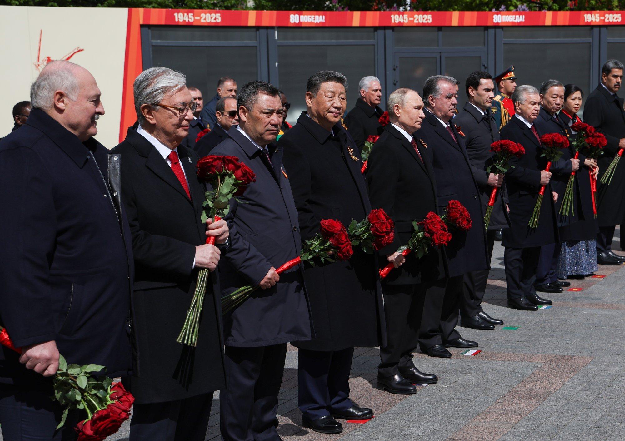 SÕJAPÄEVIK (1171. päev) | 27 sõpra ja üks Stalin – kuidas Venemaa võidupüha tähistas