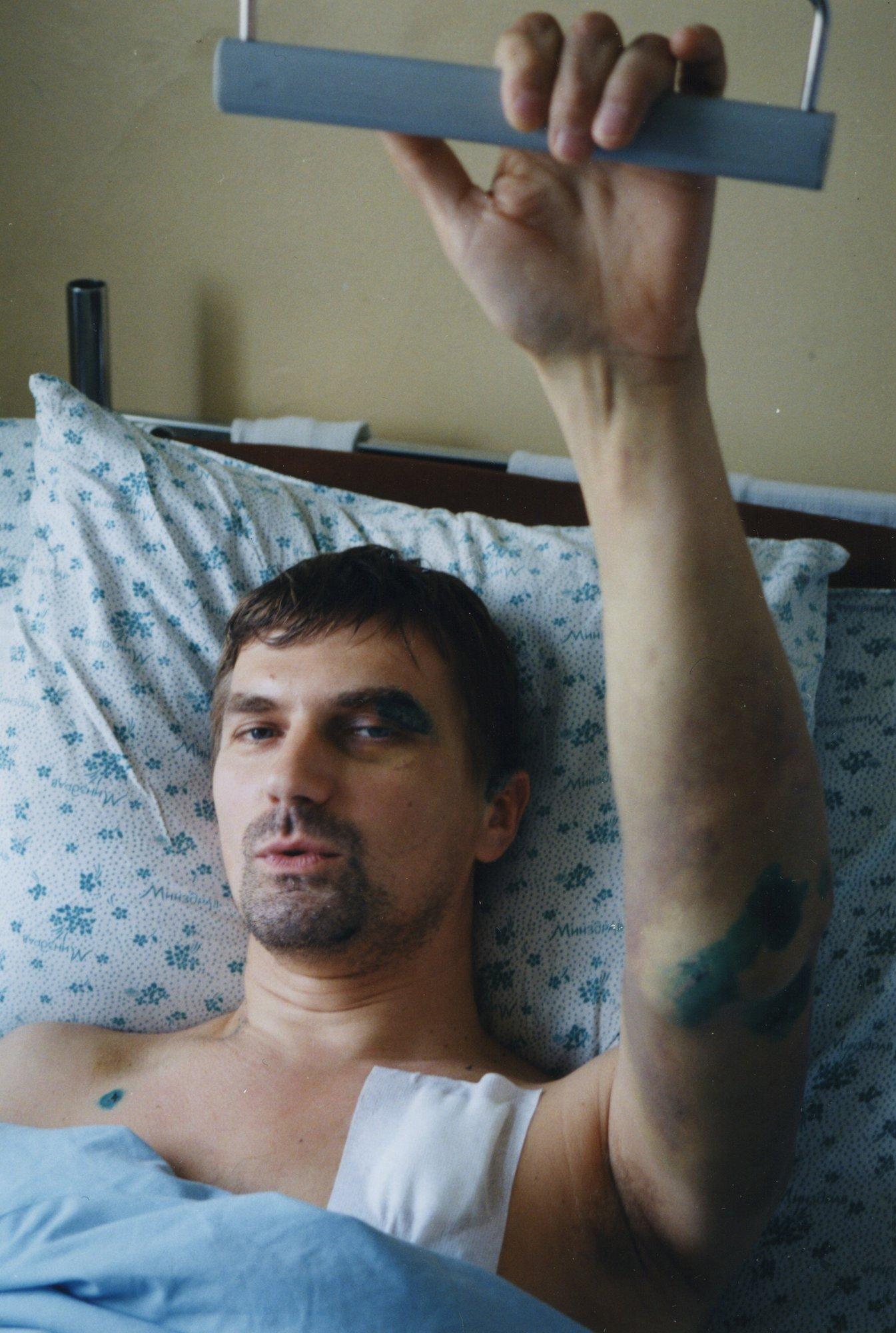 KATKEND RAAMATUST | Nägin, kuidas mu jalgratta esiratas lõikus auto valgesse numbrimärki. „No on ikka loll,“ jõudsin veel mõelda