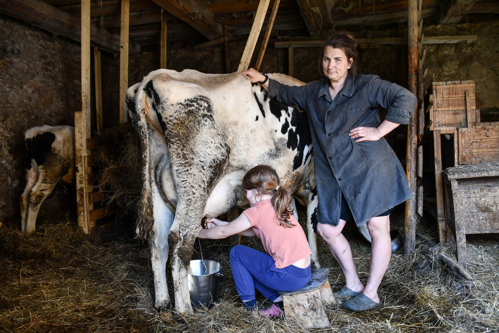 „Mees olgu korralik ja äge, või ärgu olgu teda üldse!“ Lehmaga üksikema elu kagupiiril on kõike muud kui morjendav