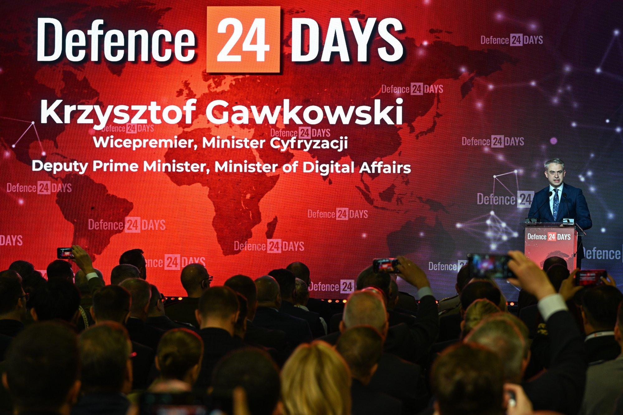 Poola asepeaminister: Venemaa teeb enneolematuid pingutusi Poola presidendivalimiste mõjutamiseks