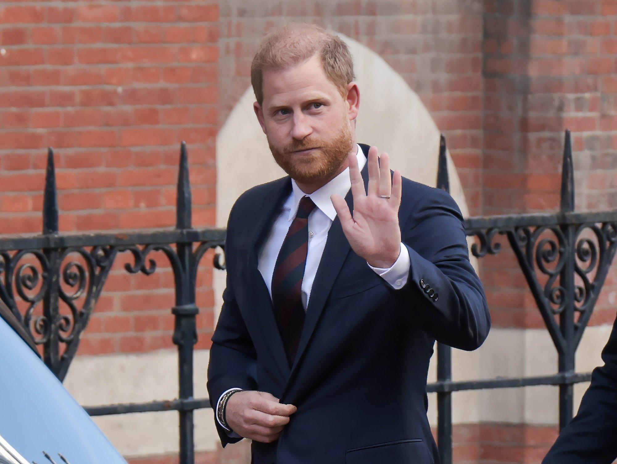 KLÕPS | Prints käis valede uste taga koputamas! Harry otsis Londonis oma sõbra kodu, kuid jäi võõra maja kaamerapilti