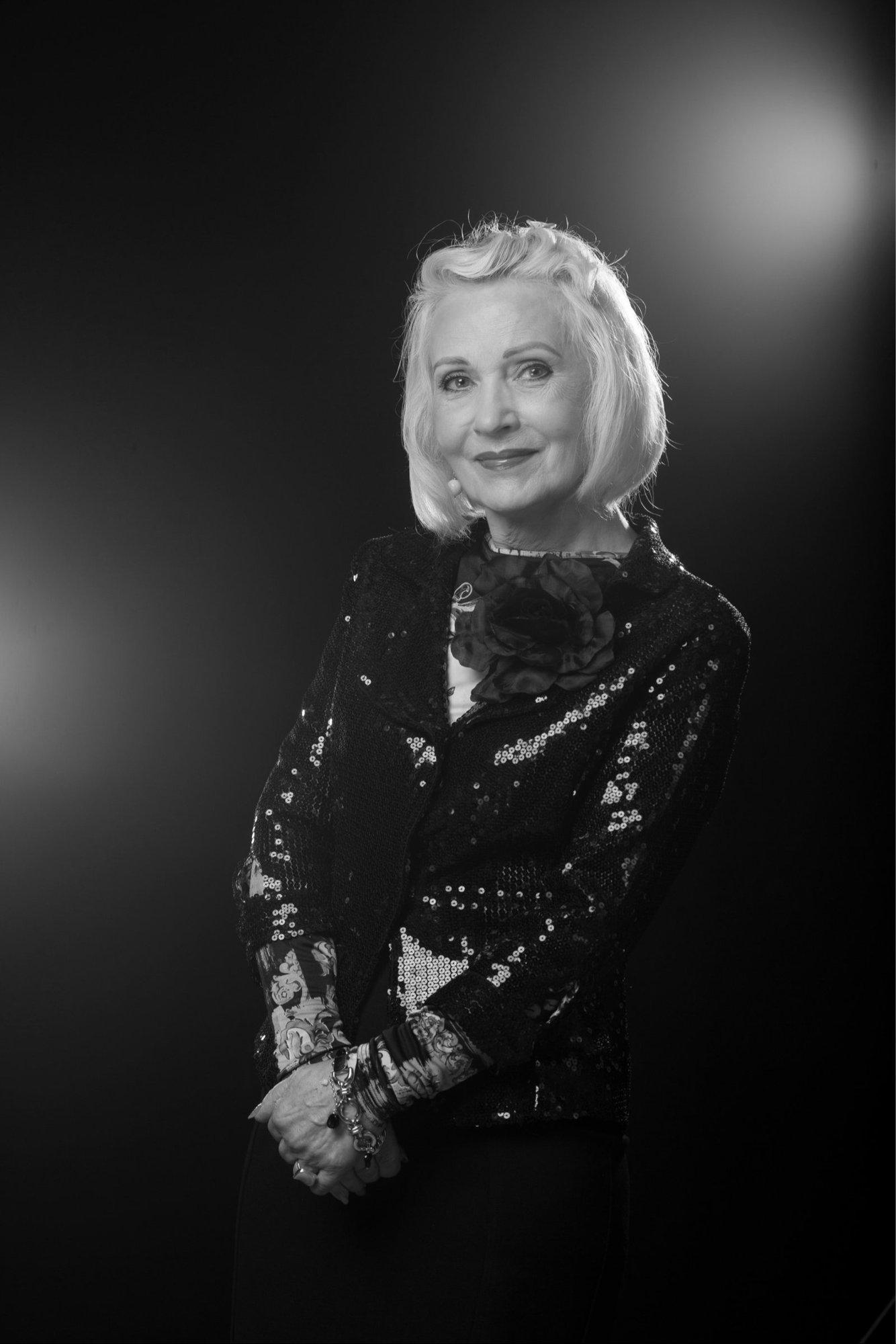 Suri lauljatar Els Himma