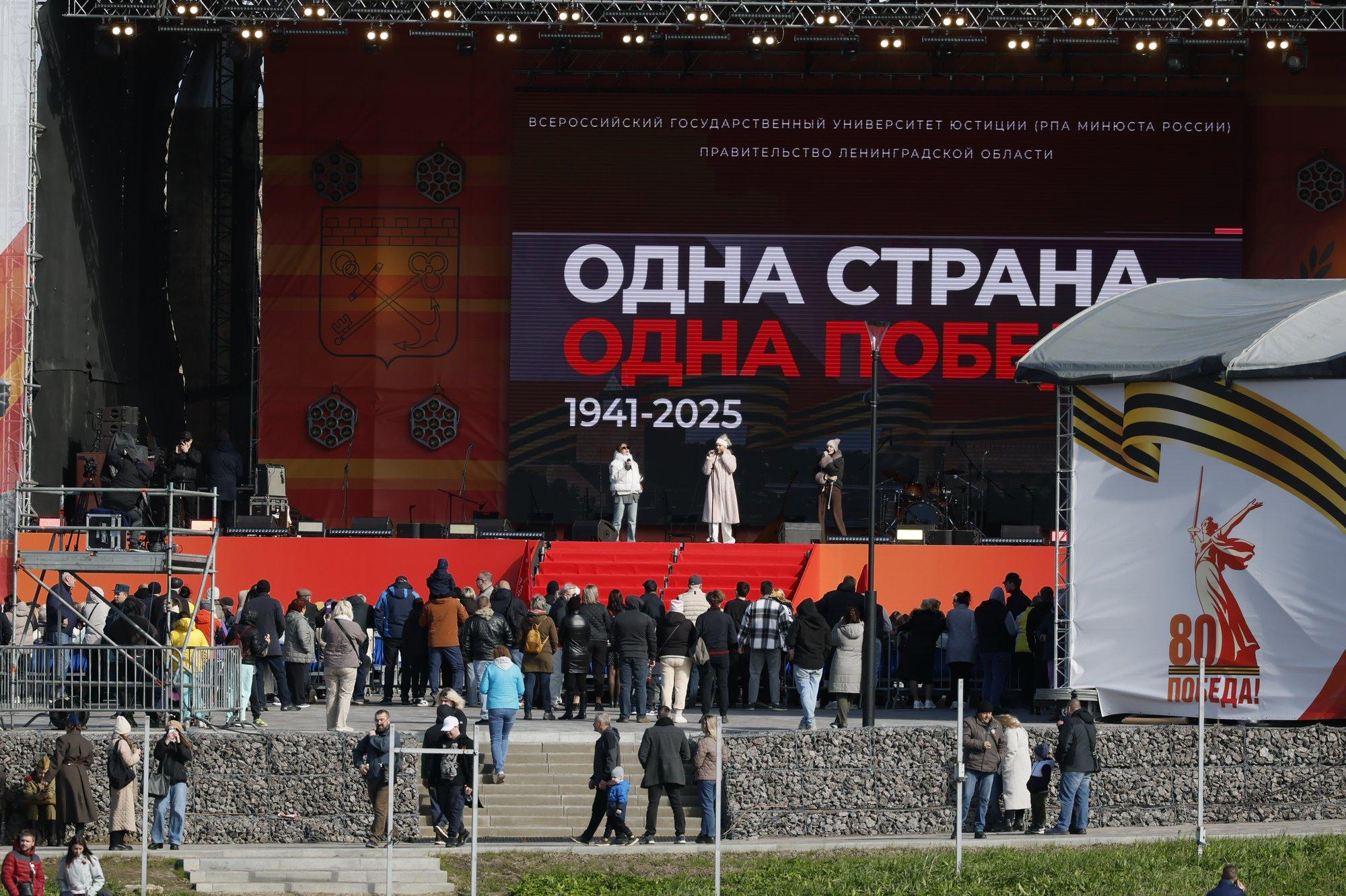 OTSEFOTOD | Sajad Narva elanikud kogunevad Ivangorodi kontserti jälgima