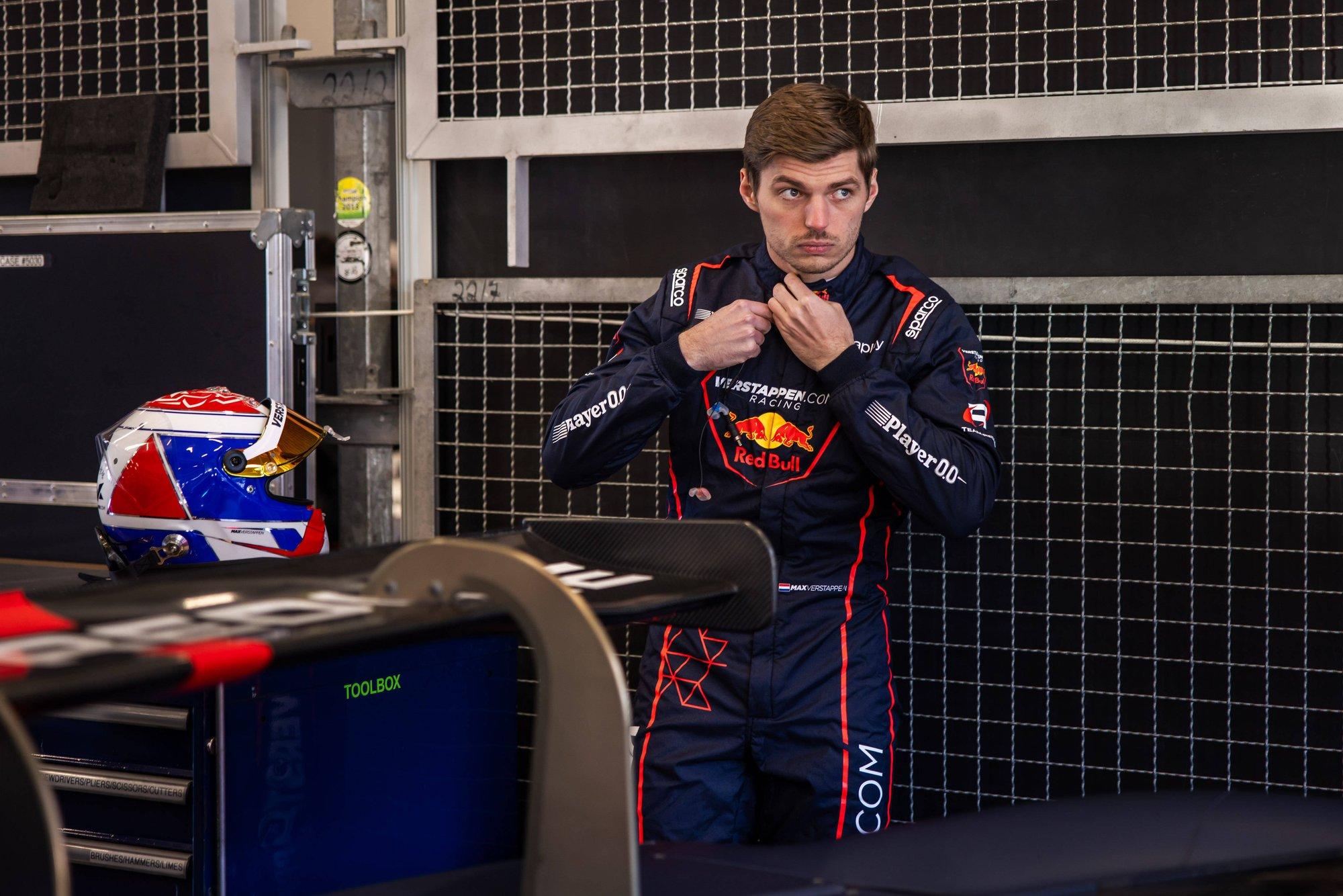 Max Verstappen testis valenime all Ferrari masinat