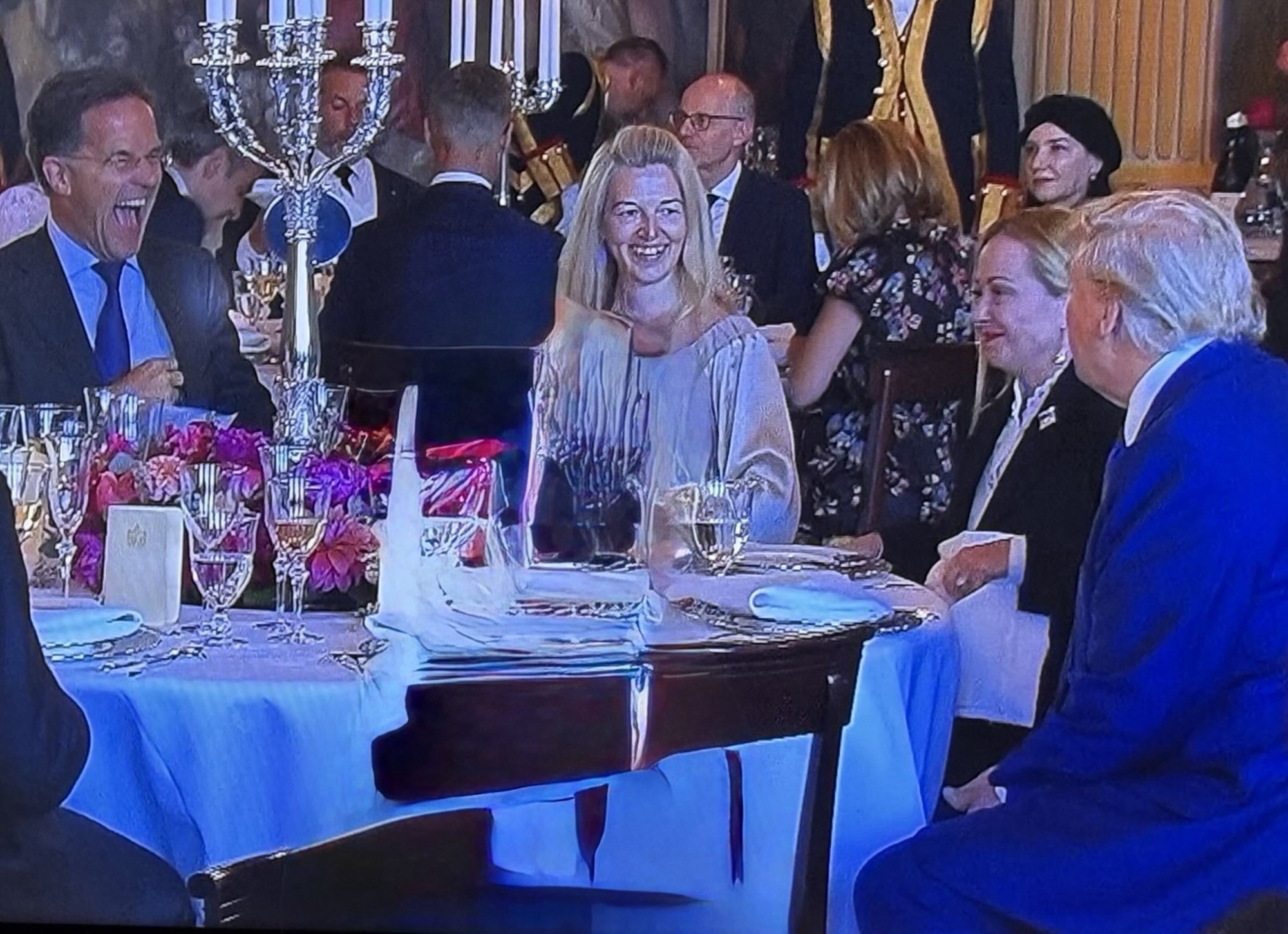 FLÄSH | Peaminister Michali elukaaslane õhtustas maailma liidritega ühes lauas