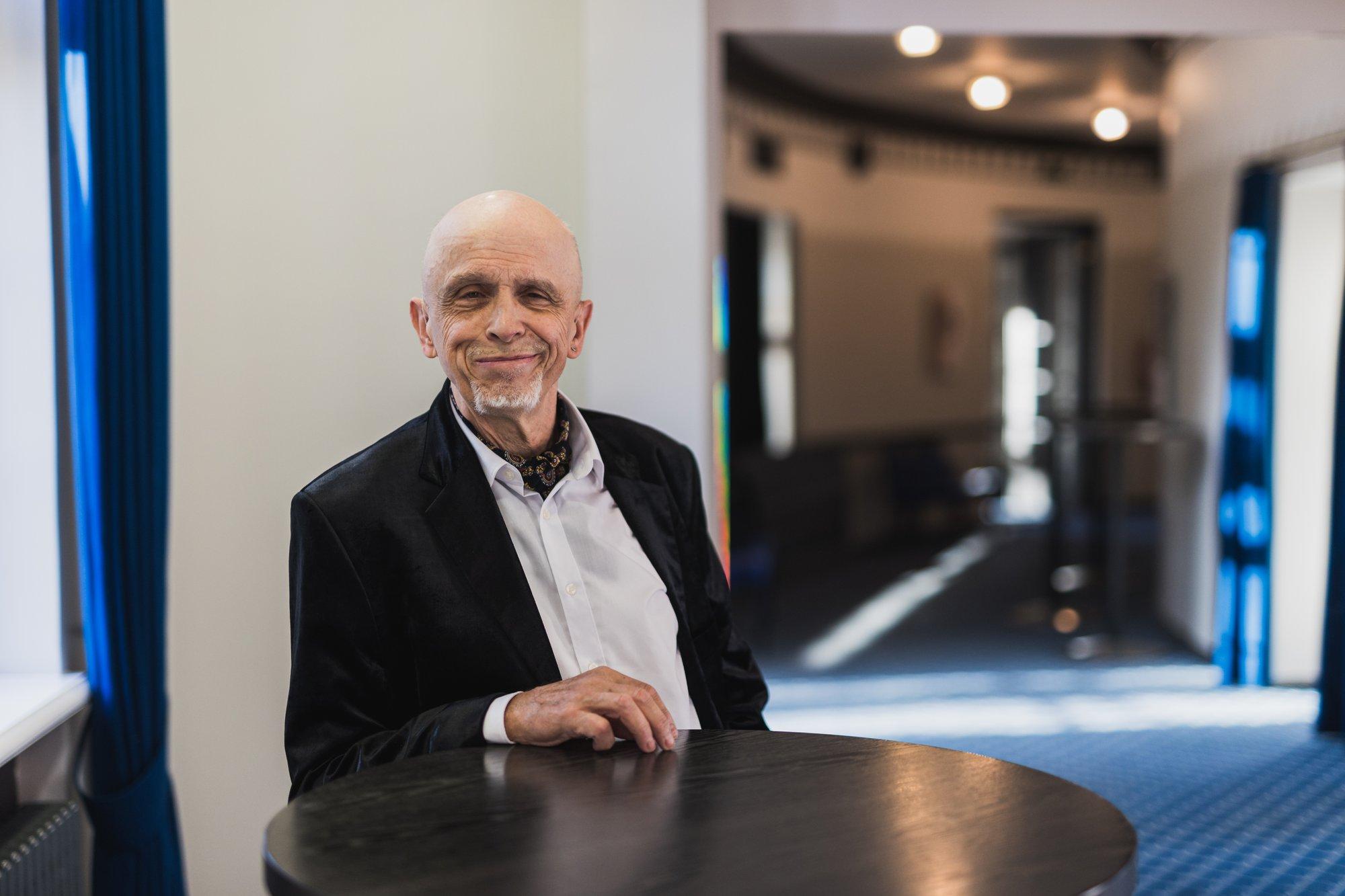 NÄDALA RAAMAT | Mihkel Muti tähelepanekud Tartust panevad püsiasuka kohati kukalt kratsima