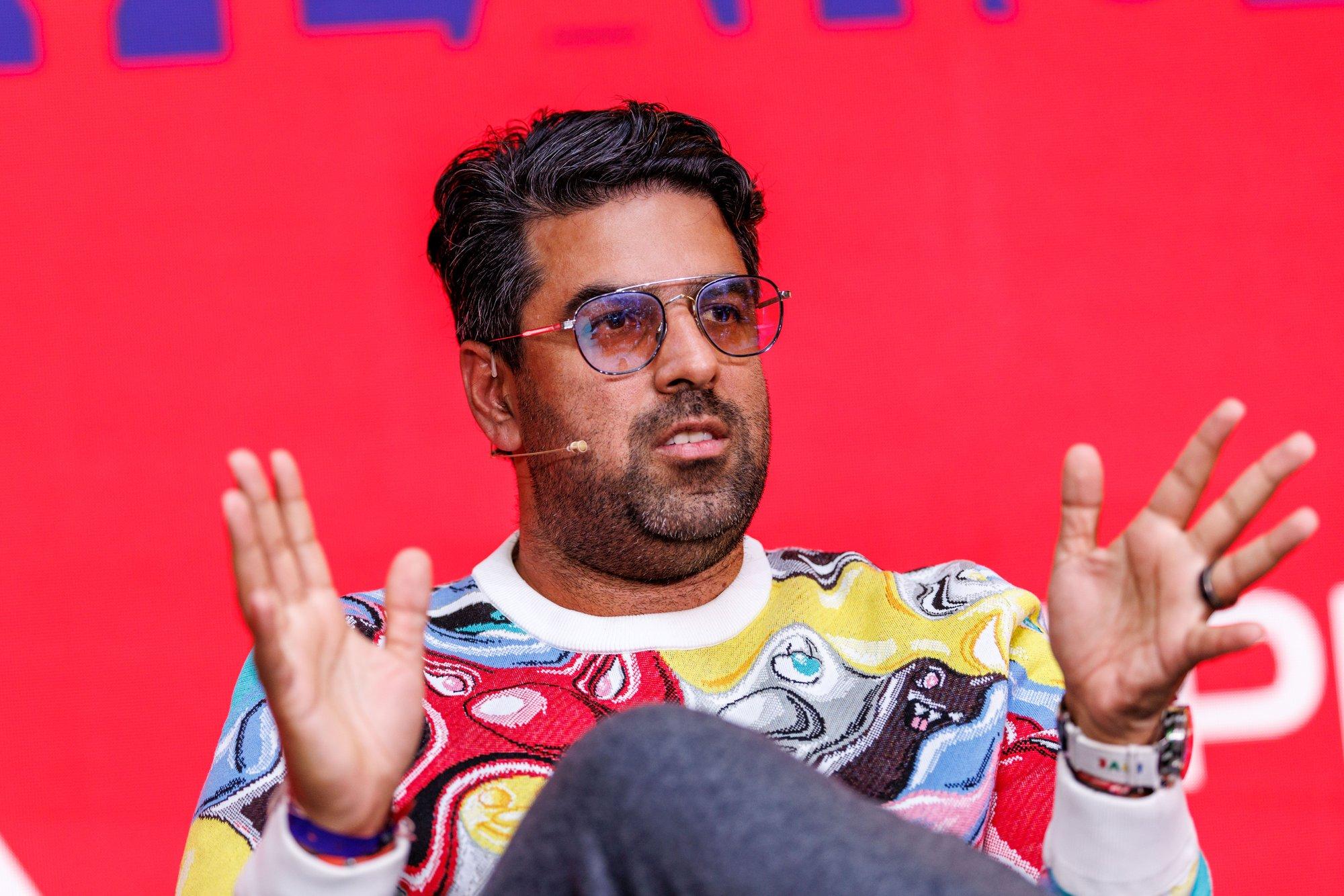 Tehisaru asemel sajad hindud. Kõrge lennu teinud ettevõte on kära ja häbiga areenilt lahkumas