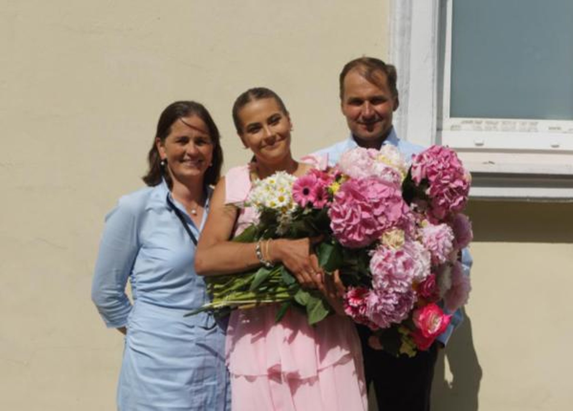 FOTO | Andrus Veerpalu 18-aastane tütar sai isa silme all kätte gümnaasiumi lõputunnistuse