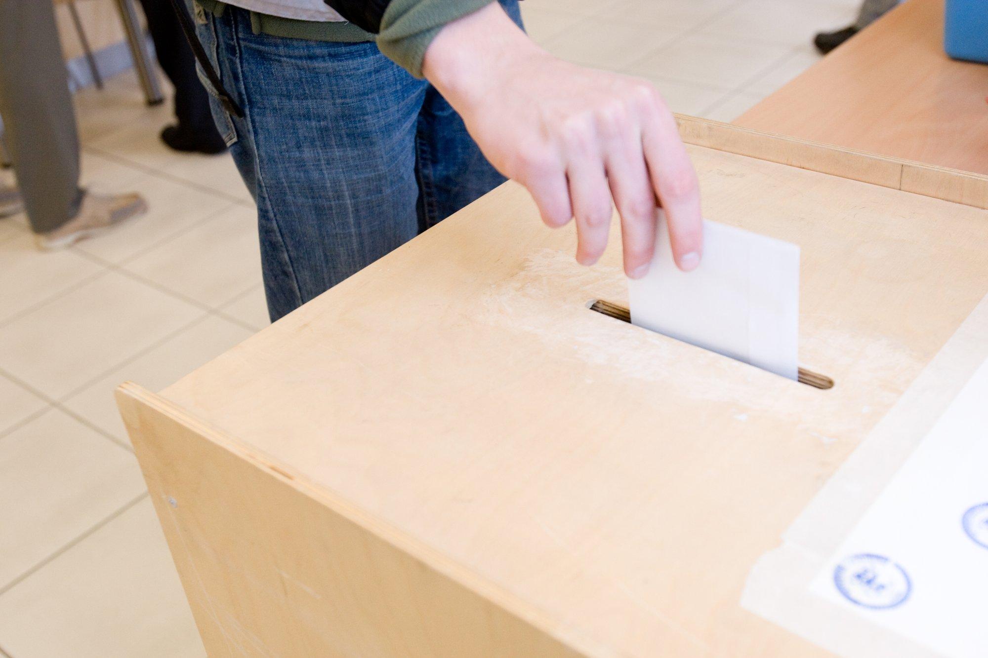 Kohtla-Järve volikogu leiab, et Vene kodanikud peaks saama kohalikel valimistel hääletada. Pöördutakse kohtusse