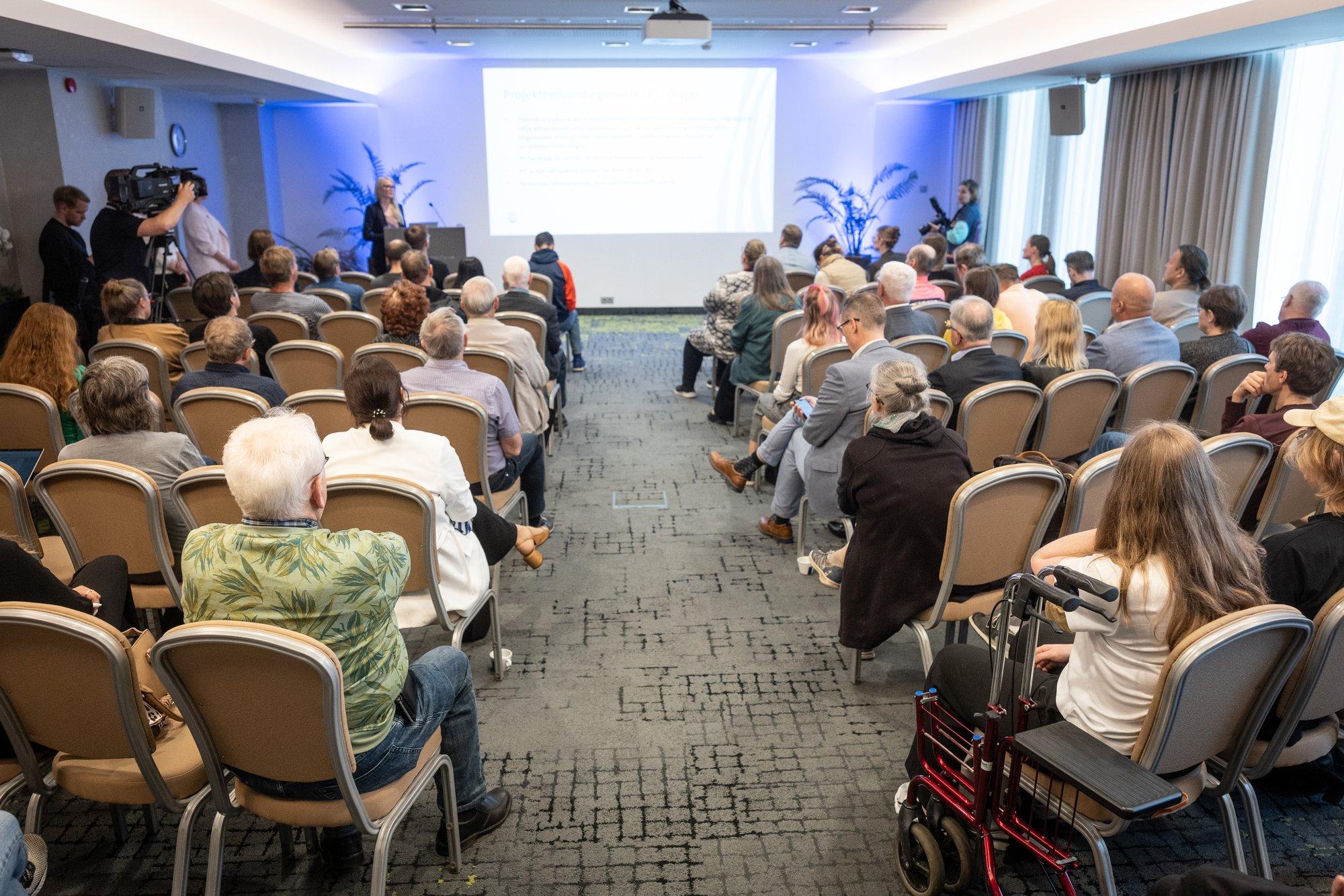 FOTOD | Kas kiirabi pääseb enam ligi? Trammirööpad kistakse üles? Avalikul arutelul lahati, mida kujutab endast Tallinna peatänav