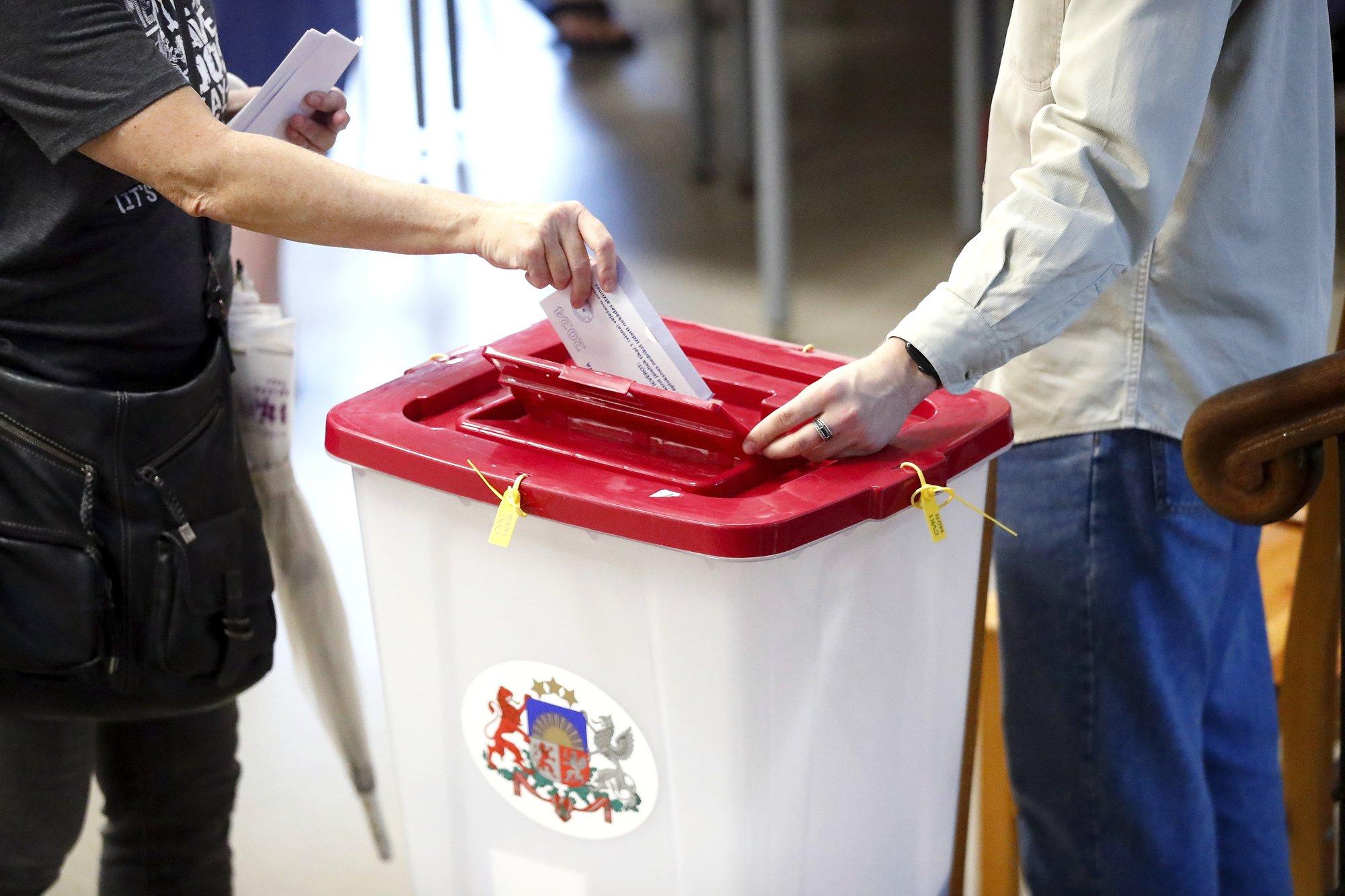 Läti kohalike valimiste häälelugemissüsteem jooksis kokku. Lõpuks hakati hääli lugema füüsiliselt