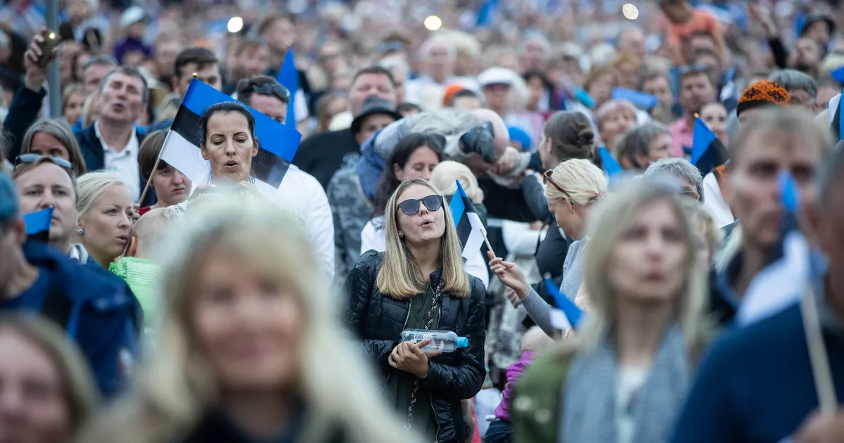 LAULU- JA TANTSUPEO TURVAJUHT SELGITAB ⟩ Mida laulu- ja tantsupeole kaasa võtta, mida koju jätta?