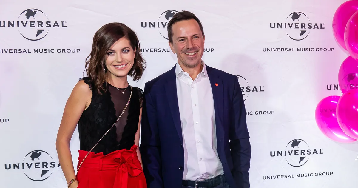 MEELEOLUKAD FOTOD ⟩ Birgit ja Indrek Sarrap korraldasid 10. pulma-aastapäeva puhul suurejoonelise peo