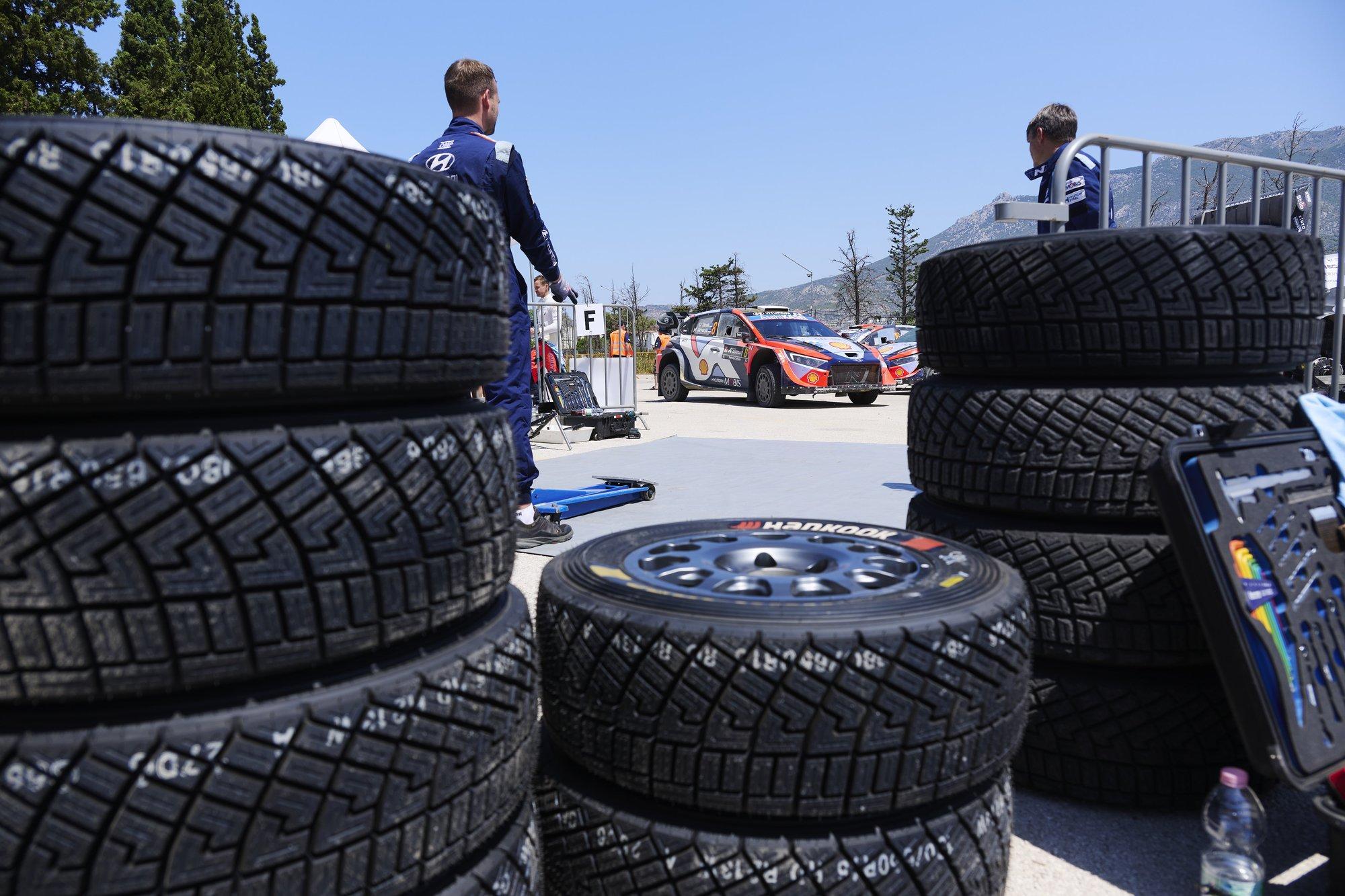 KUUES KÄIK | Tänak on Kreekas esimene, Neuville andis legendaarse intervjuu ning rehvid, rehvid, rehvid