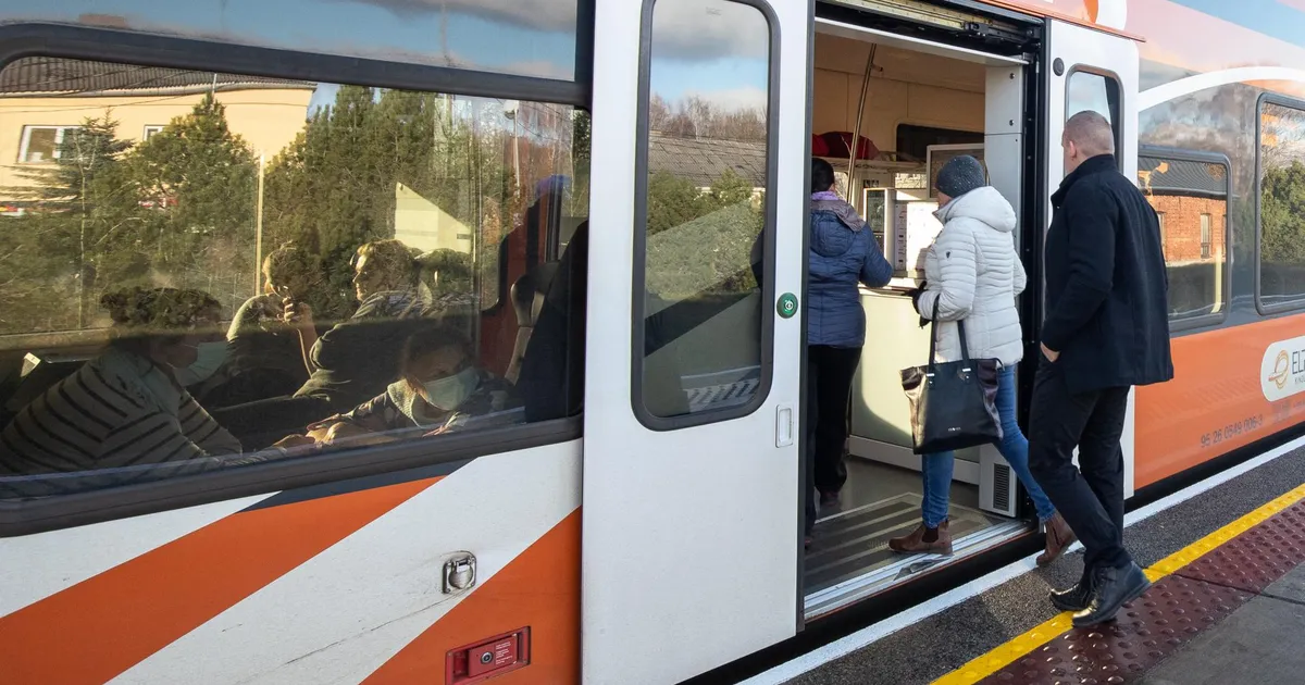 Lapsevankriga ema tabas rongis täbar olukord: iga päev saab näha, kuidas need jalgrattad kukkumist ootavad