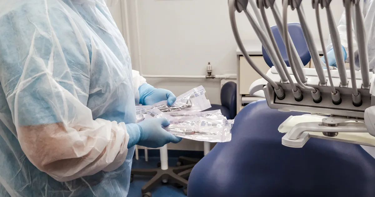 Hambaarst selgitab: kõik, mida peab teadma väljatõmmatud hamba asendamisest