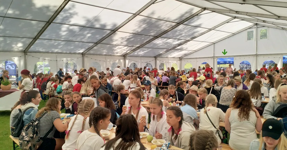 LIHTNE HEATEGU ⟩ Laulu- ja tantsupeol on tagastuspandi abil võimalik toetada vähiravifondi