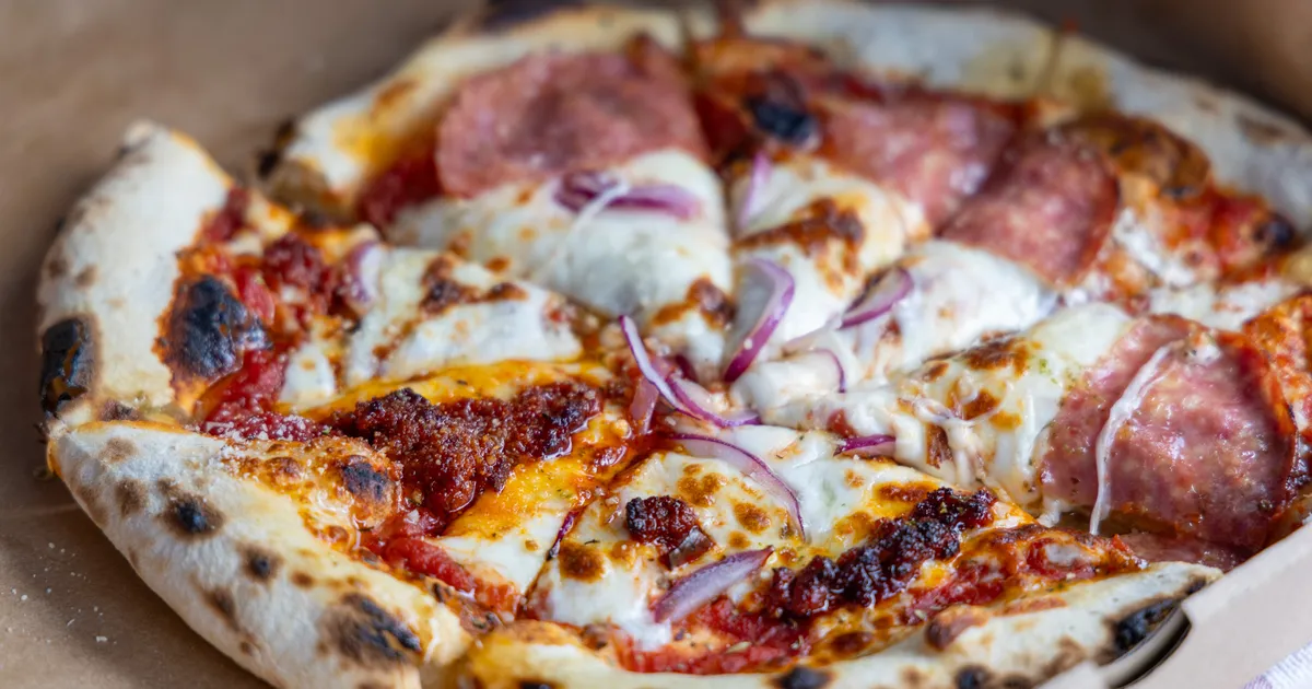 FOTO ⟩ Kui suur pitsa tähendab ainult suurt karpi. «Petta saamise maitse jäi suhu kauemaks.»