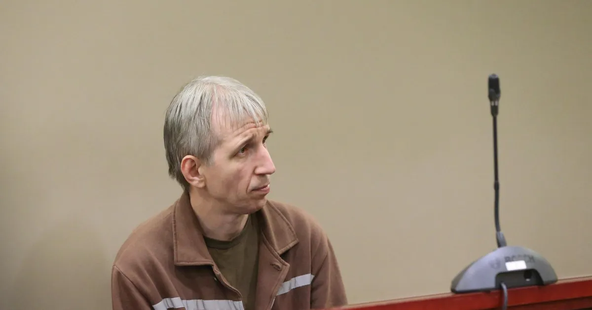 Vangist vabanenud sarivägistaja Guntars Kaziks on aleviku kihama pannud: ütlesin lapsele ka, et väljas üksi ei ole!