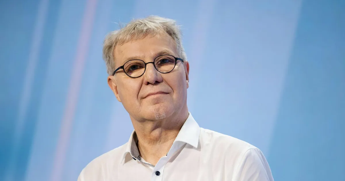 JAAK VALGE ⟩ Traagiliste kangelaste viimane marss – tänan, ei!