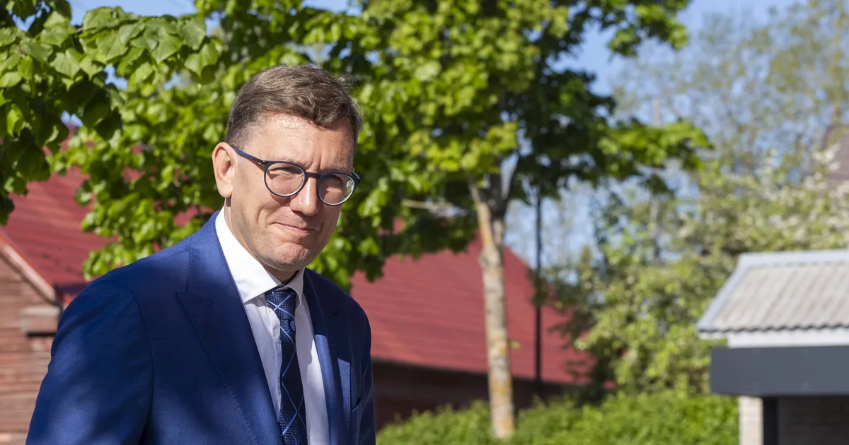 UHKE PEREPILT! ⟩ Peaministri Kristen Michali poeg lõpetas gümnaasiumi: ema ja isa on igatahes väga rahul