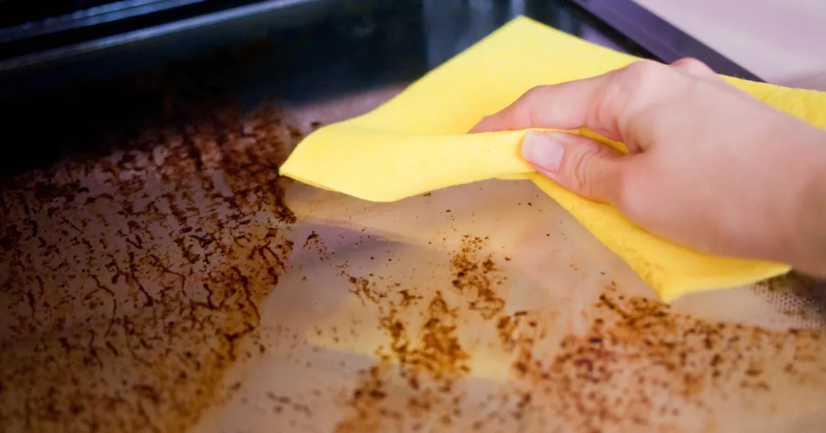 PROOVI JÄRELE ⟩ See nipp aitab ahjuukse säravpuhtaks saada