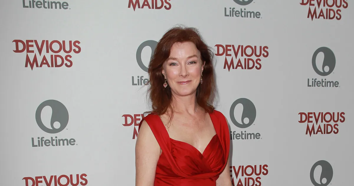 HOLLYWOOD LEINAB ⟩ Suri sarja «Meeleheitel koduperenaised» staar Valerie Mahaffey