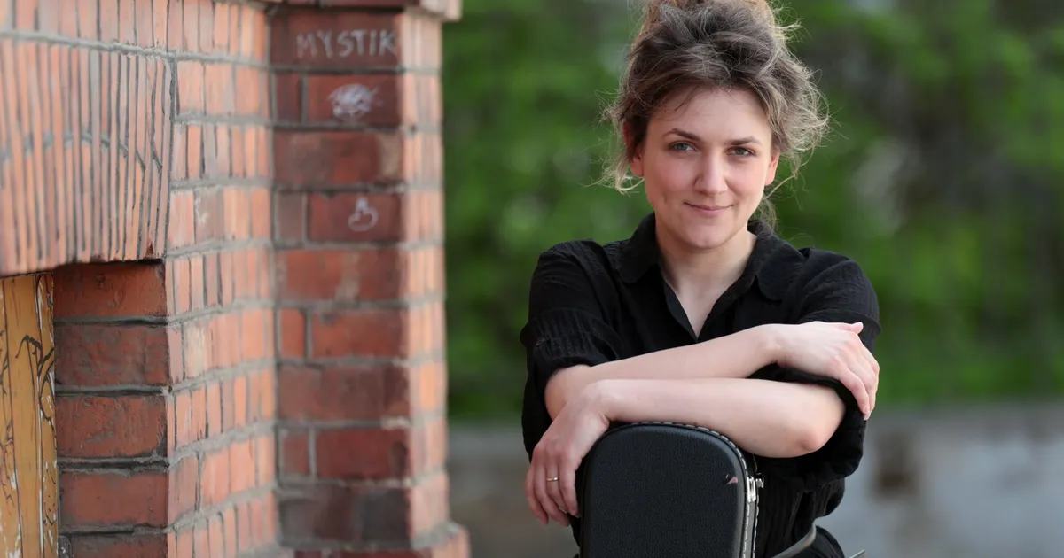 Teatris sirgunud laulukirjutaja Liisa Tetsmann lõi fantaasiamaailma, mida tutvustab peagi tartlastele