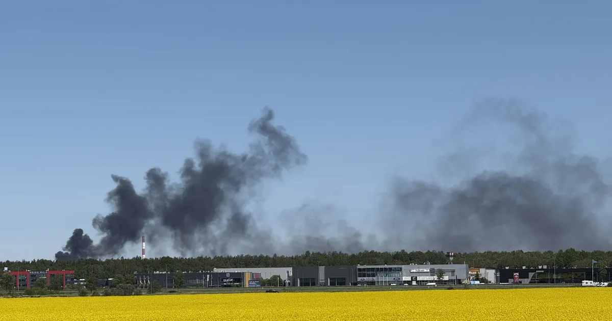 Betooni tänava jäätmejaamas põleb prügihunnik