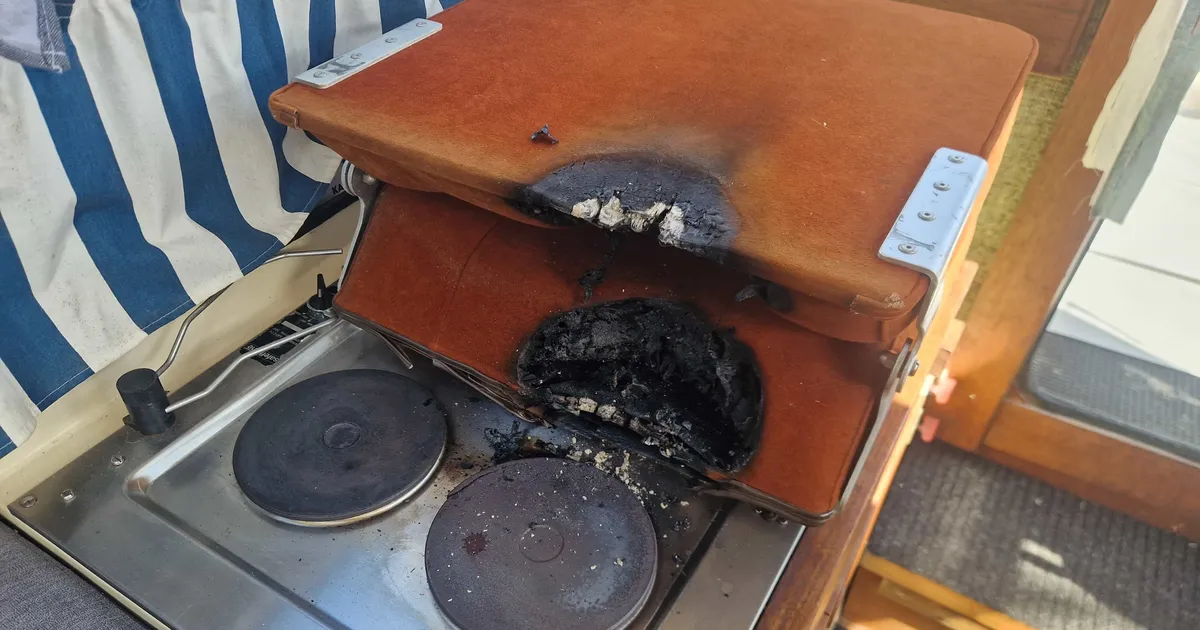 Noblessneri sadamas puhkes kaatril tulekahju