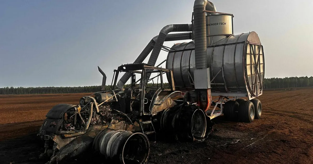 Turbatraktorist jäi järele suitsev vrakk