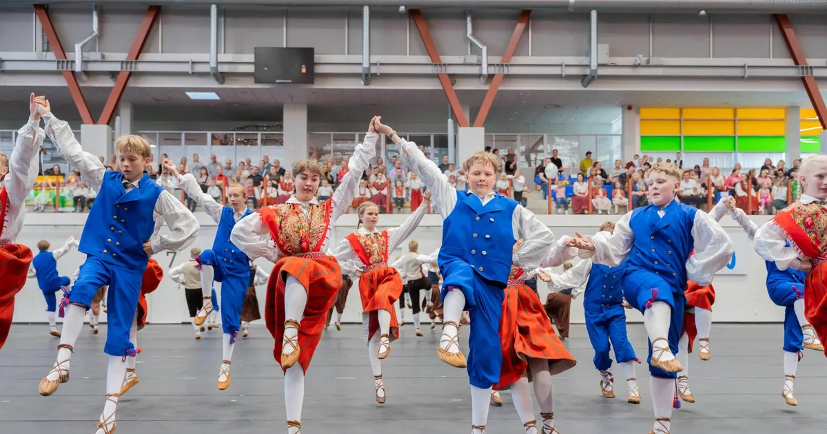 Suur galerii ⟩ Ligemale 800 tantsija osalusel sündis spordihallis meeldejääv etendus