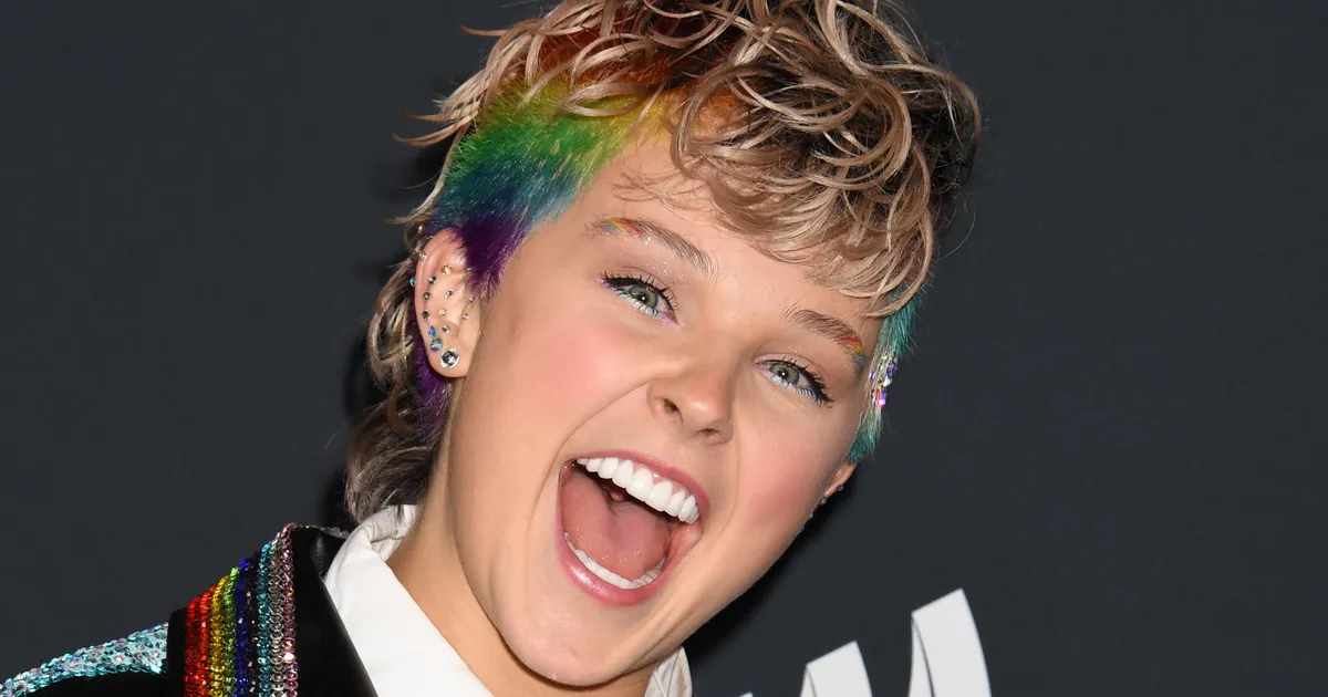 FÄNNID MARUVIHASED ⟩ Ennast lesbina identifitseerinud JoJo Siwa on mehega suhtes