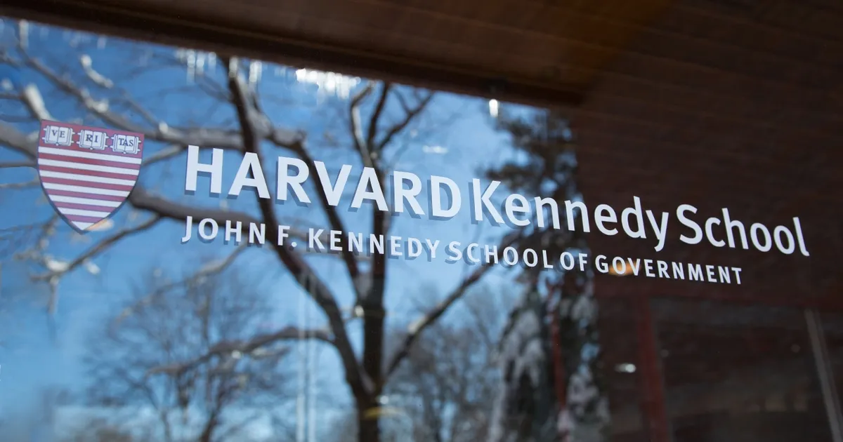 WSJ: Harvard on hulgi Hiina kommuniste harinud. Pekingis peetakse teda parteikooliks