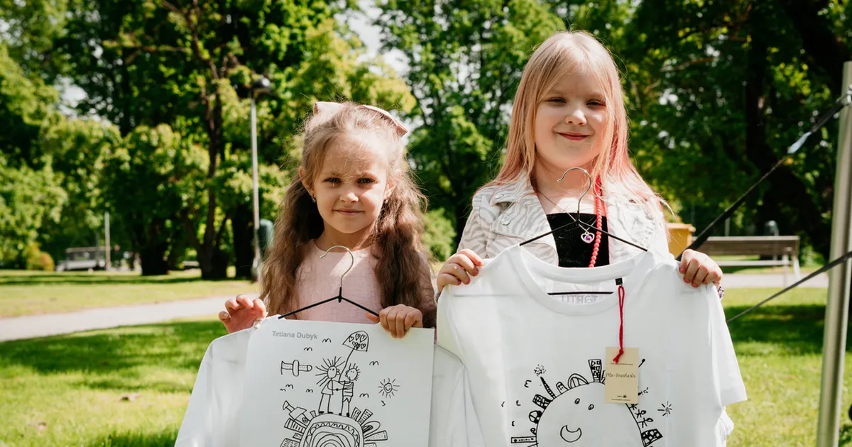 Laste joonistustest valmis Tartut kujutav riidekollektsioon