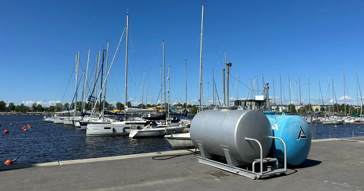Alexela avas Pärnu jahisadamas ehitustööde ajaks ajutise tankla