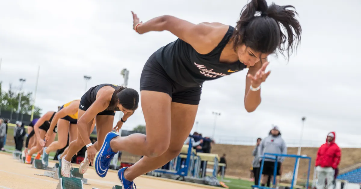 VIDEO ⟩ Tõkkel komistanud sprinter päästis kukerpalliga endale esikoha