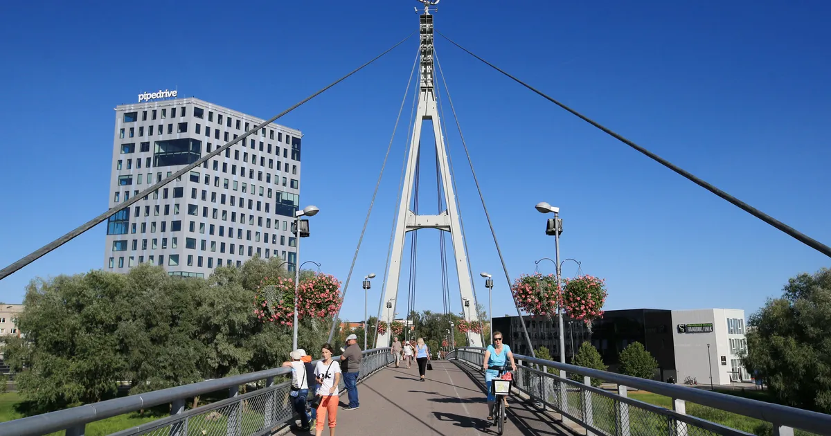 Laps astus Turusillal ratturile ette