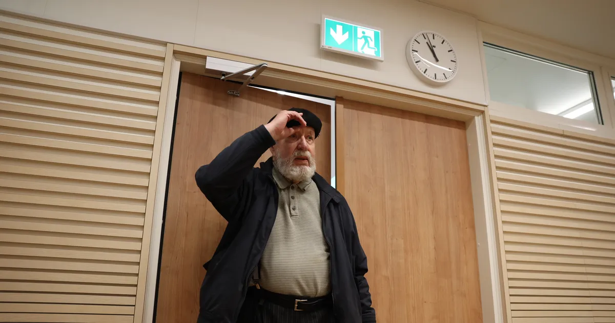 VIDEO ⟩ «Kaks ämbrit kemikaale «häbi»​ mahapesemiseks?» Pätsi kuju sodinud Valga pensionär astus kohtu ette