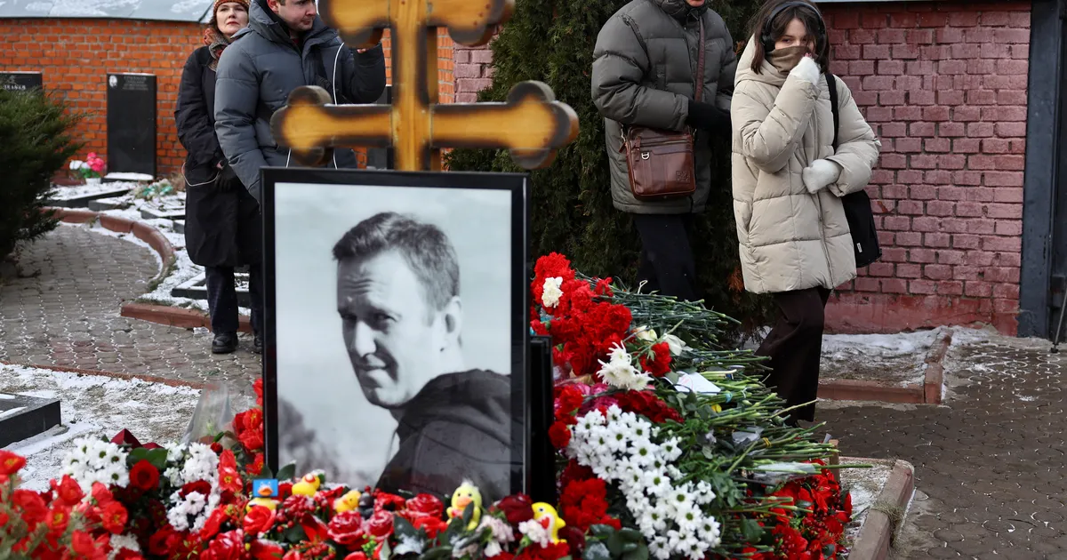 VIDEOD ⟩ Vene politsei peksis Navalnõid mälestanud inimesed kumminuiadega laiali