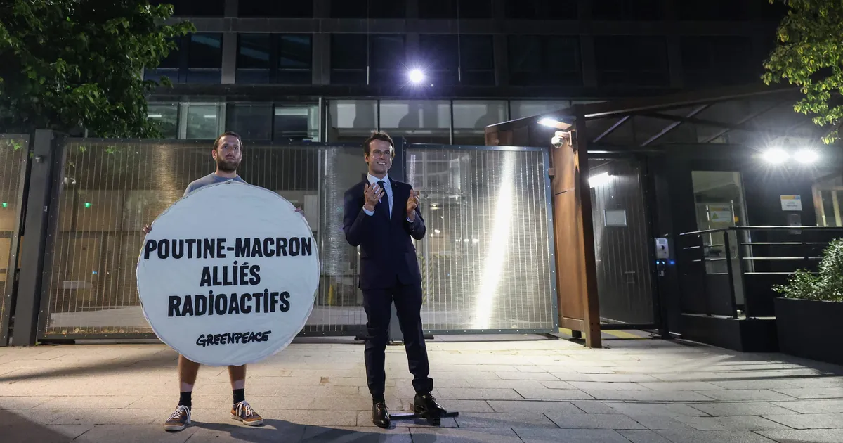 Vene-vastaseks protestiks muuseumist Macroni vahakuju «laenanud» aktivistid said süüdistuse varguses