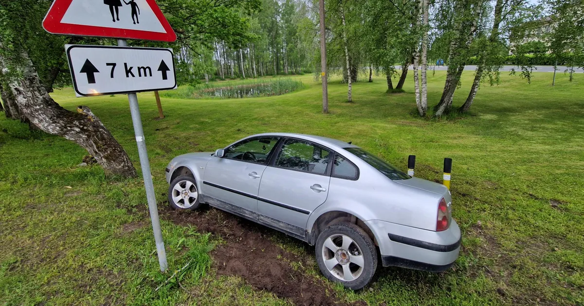 PILDID ⟩ Purjus juhi trikisõit lõppes kännu otsas